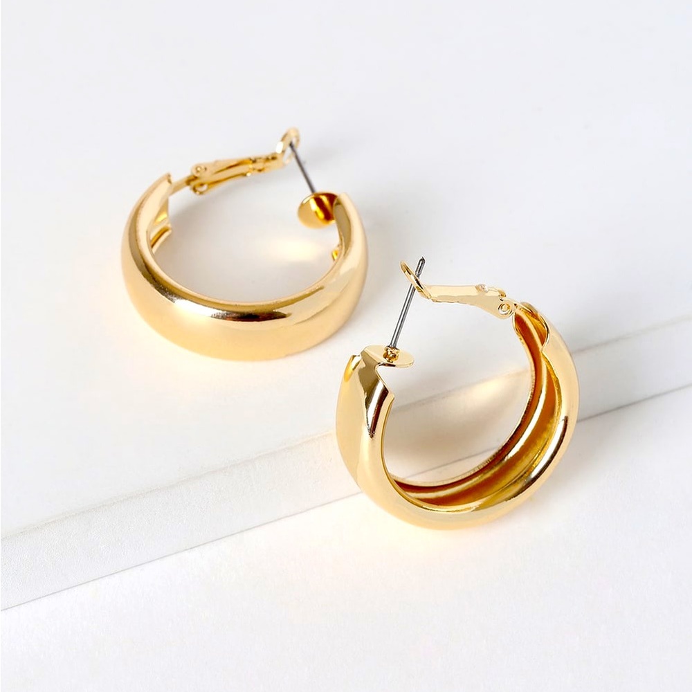 New Lulu’s Woman’s Trendy Minimalist My Oh My Gold Hoop Earrings - Picture 3 of 15